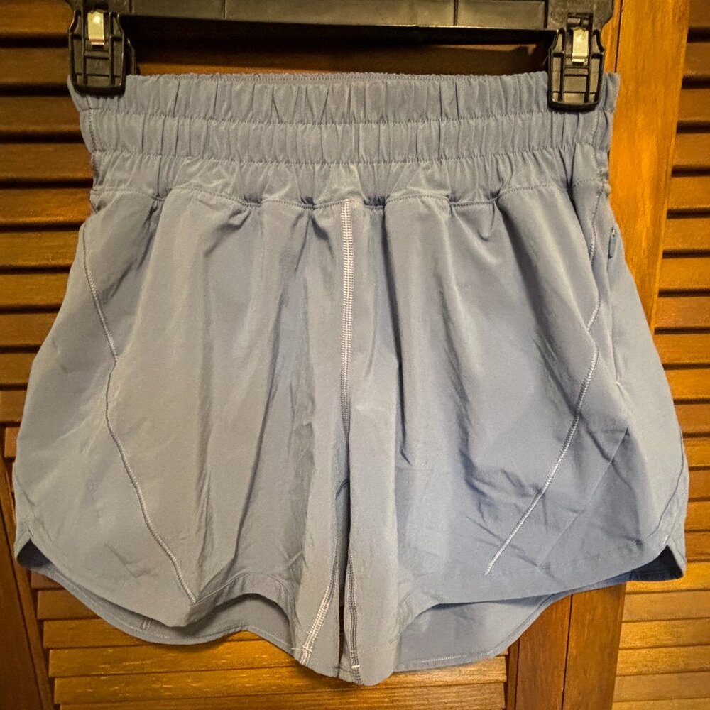 Lululemon Women's Hotty Hot Low-Rise Lined Short 4"